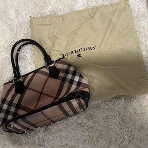 08 Burberry tote bag